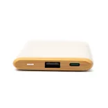 PB1080-Bateria-externa-din-fibra-de-grau-si-bambus-reprezinta-o-optiune-ecologica-si-practica-pentru-incarcarea-dispozitivelor-mobile-din-mers-KASIM-NATURAL