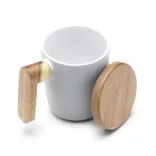 TZ1130-Cana-din-ceramica-mata-cu-capac-si-maner-din-bambus-este-o-alegere-eleganta-si-functionala-pentru-a-va-bucura-de-bauturile-preferate-LOVET-ALB