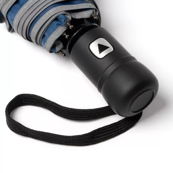 UM1159-O-umbrela-din-RPET-poliester-reciclat-cu-tesatura-pongee-190T-si-finisaj-cu-benzi-reflectorizante-reprezinta-o-optiune-durabila-si-sustenabila-pentru-a-va-proteja-de-ploaie-NIKOL-BLEUMARIN