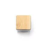 VL1171-Lumanarea-parfumata-intr-un-recipient-din-sticla-cu-capac-din-bambus-reprezinta-o-optiune-eleganta-si-ecologica-pentru-a-crea-o-atmosfera-calda-si-primitoare-in-casa-dumneavoastra-ROCIX-ALB