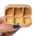 SB1477-Cutie-de-pastile-din-bambus-cu-trei-compartimente-separate-MILDOR-NATURAL