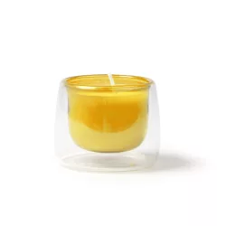 VL1530-Lumanarea-parfumata-intr-un-recipient-din-sticla-cu-doua-straturi-este-fabricata-din-ceara-vegetala-si-ofera-un-minunat-parfum-de-vanilie-FLORA-GALBEN