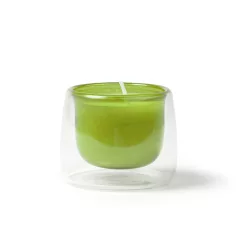 VL1530-Lumanarea-parfumata-intr-un-recipient-din-sticla-cu-doua-straturi-este-fabricata-din-ceara-vegetala-si-ofera-un-minunat-parfum-de-vanilie-FLORA-VERDE-TEI