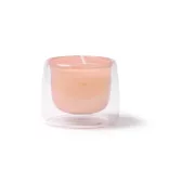 VL1530-Lumanarea-parfumata-intr-un-recipient-din-sticla-cu-doua-straturi-este-fabricata-din-ceara-vegetala-si-ofera-un-minunat-parfum-de-vanilie-FLORA-ROZ-DESCHIS