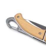 NA1557-Cutit-din-otel-inoxidabil-cu-maner-din-bambus-si-carabina-VORO-NATURAL