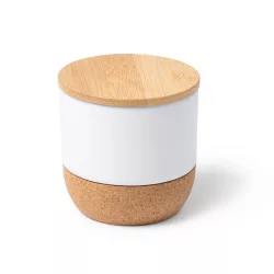 VL1569-Lumanarea-parfumata-este-continuta-intr-un-recipient-ceramic-cu-baza-din-pluta-si-capac-din-bambus-SILKEN-NATURAL