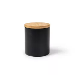 VL1597-Lumanarea-parfumata-este-continuta-intr-un-recipient-elegant-din-aluminiu-cu-finisaj-metalic-si-capac-din-bambus-MARIS-NEGRU