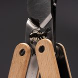 TO1628-Instrumente-multifunctionale-din-otel-inoxidabil-si-maner-din-bambus-FELOS-NATURAL