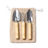 TO1684-Set-de-gradinarit-cu-3-accesorii-din-otel-inoxidabil-si-maner-din-bambus-CROCUS-NATURAL