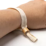 PU3098-Natural-cotton-wristband-with-bamboo-pressure-clasp-non-transferable-ORBIT-CRUDO