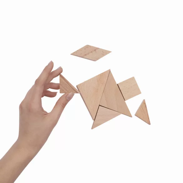 56-0501033-Puzzle-Tangram-din-lemn-de-ienupar-ambalat-in-saculet-din-b