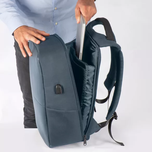 6129944-Rucsac-cu-port-USB