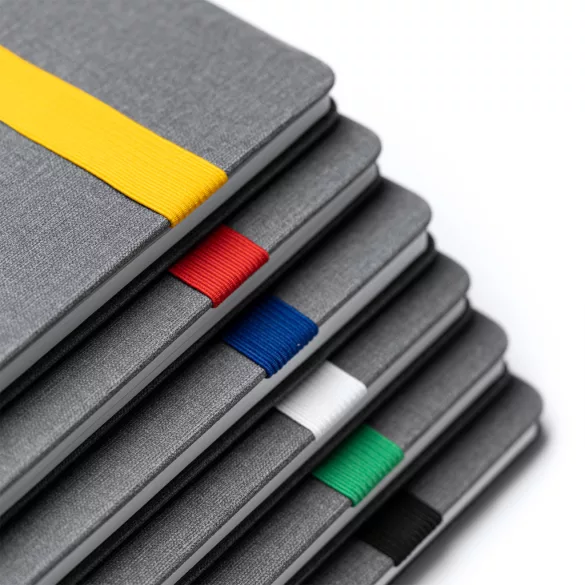 NB7971-Agenda-format-A5-cu-coperti-dure-din-polietilen-tereftalat-PET-SIKAS-ROSU