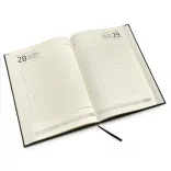 AG8083-Agenda-cu-coperta-captusita-din-PU-cu-gravura-in-relief-SELKIS-NEGRU