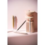 81144_37-Pix-cu-touch