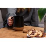 8241803-Cana-ceramica-cu-suport-din-pluta