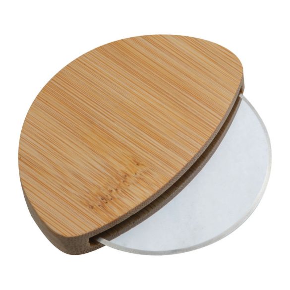 8470513-Cutter-pentru-pizza-din-bambus