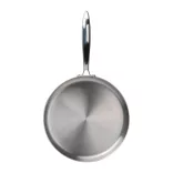 8497795-Tigaie-cu-inductie-cu-margine-inalta
