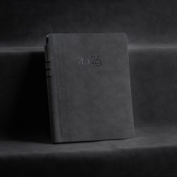 AG_NUBUK_NED_GRI_UNIKA-Agenda-nedatata-NUBUK-16-x-22-cm-gri