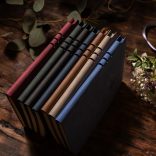 AG_NUBUK_NED_MARO_UNIKA-Agenda-nedatata-NUBUK-16-x-22-cm-maro