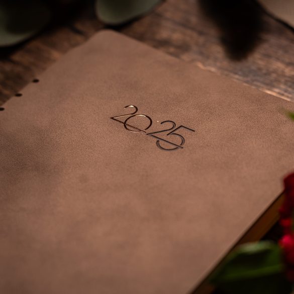 AG_NUBUK_NED_MARO_UNIKA-Agenda-nedatata-NUBUK-16-x-22-cm-maro