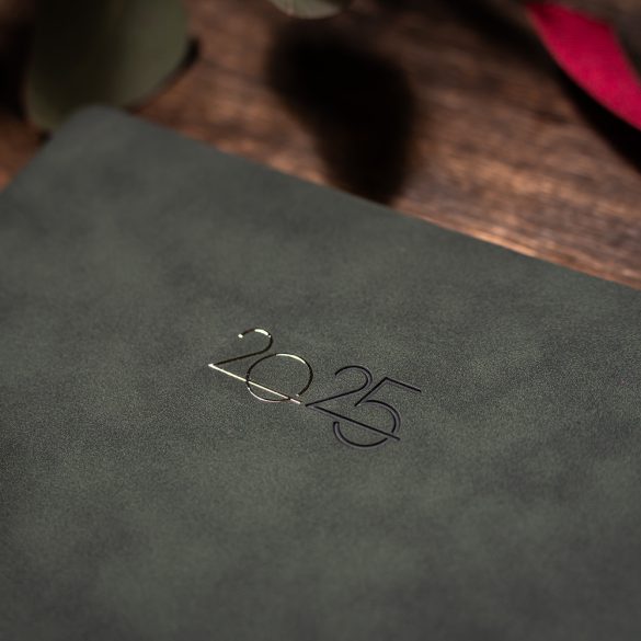 AG_NUBUK_NED_VERDE_UNIKA-Agenda-nedatata-NUBUK-16-x-22-cm-verde