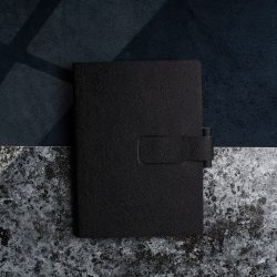 AG_Revelo_01_UNIKA_Agenda_Ravelo_bi-color_nedatata_16x22_cm