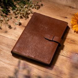 Agenda-datata-zilnic-Vintage-2023-16-x-22-cm-maro