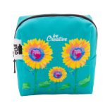 AP716591-10-Geanta-de-cosmetice-facuta-la-comanda-CreaBeauty-Square-S