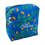 AP716593-10-Geanta-de-cosmetice-facuta-la-comanda-CreaBeauty-Square-L