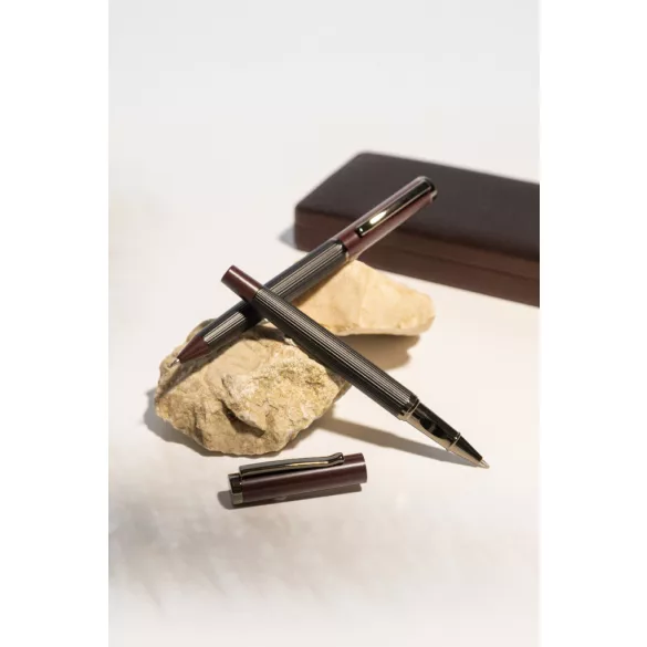AP800133-05-Set-pix-Macaye