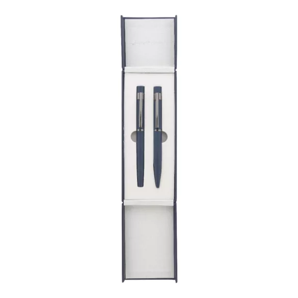 AP800134-06-Set-pix-Atelier