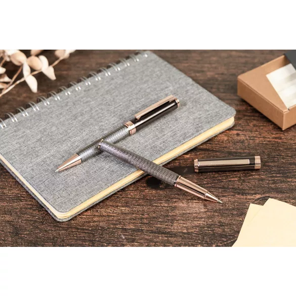 AP800863-81-Set-pix-Orrose-Gri