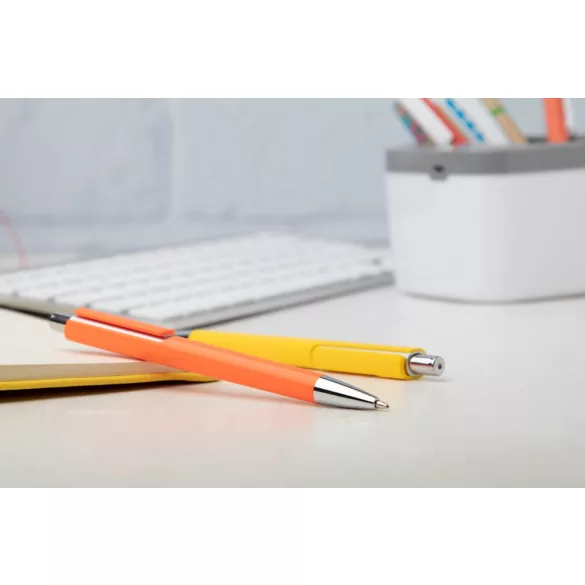 AP809519-02-Pix-Insta