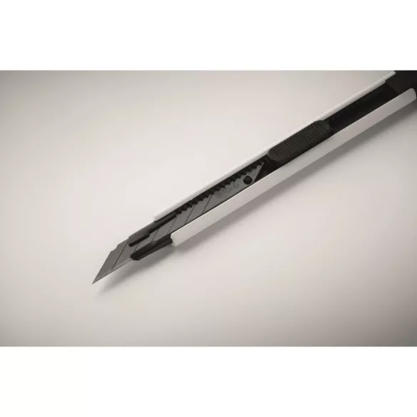 MO2768-06-Cutter-retractabil-BLADE