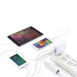 P820373-Stecher-pentru-calatorie-cu-4-port-uri-USB