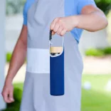 R08273-42-Sticla-GOURMET-din-sticla-600-ml-cu-infuzor-albastru-inchis