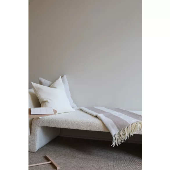 V4040419P-Patura-VINGA-Tella-Aware