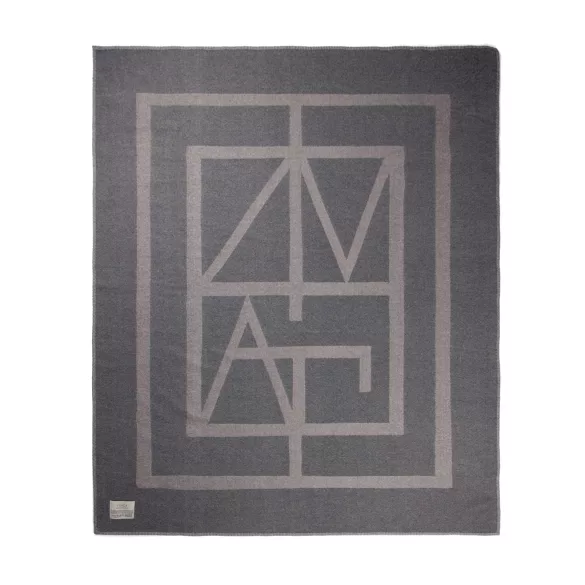 V4040602-Patura-din-poliester-reciclat-GRS-130x170-cm-VINGA-Monogram