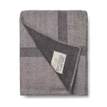 V4040602-Patura-din-poliester-reciclat-GRS-130x170-cm-VINGA-Monogram