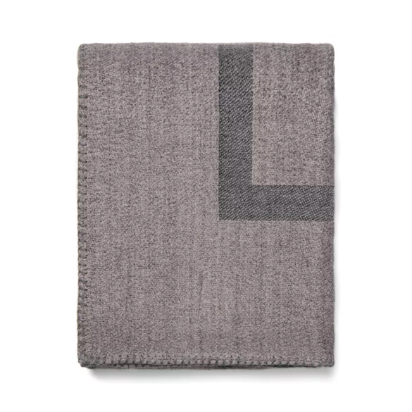 V4040602-Patura-din-poliester-reciclat-GRS-130x170-cm-VINGA-Monogram