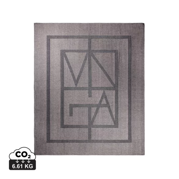 V4040602-Patura-din-poliester-reciclat-GRS-130x170-cm-VINGA-Monogram