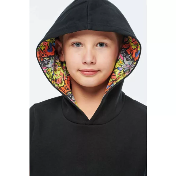 ka4014 - Hanorac copii cu model interior si culori contrastante KARIBAN [Black/Skate Grafitti]